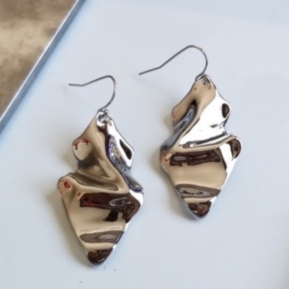 ALEXIS BITTAR • Silver Crumpled Wire Earrings - Picture 4 of 4
